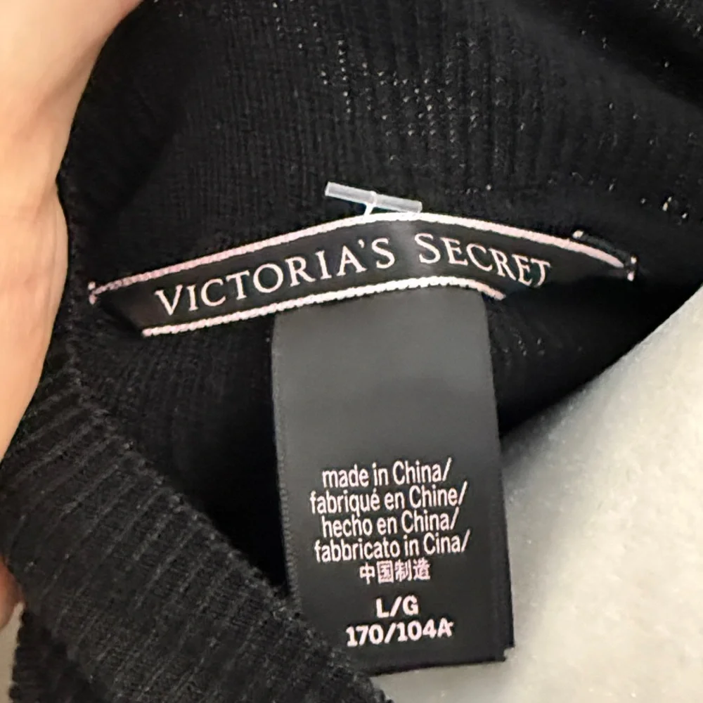 Victoria's Secret Black Zip-Up Cardigan - Picture 2 of 5